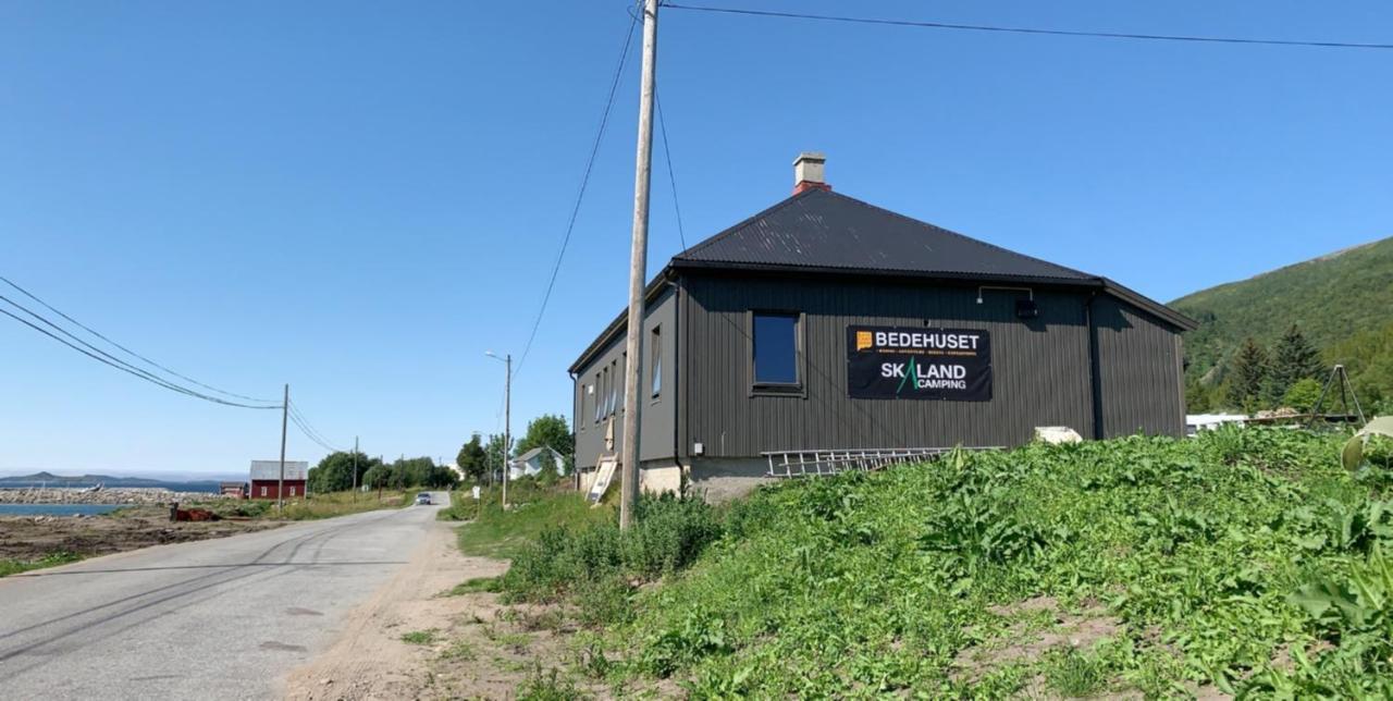 Bedehuset Basecamp Senja Hotel Skaland Exterior photo