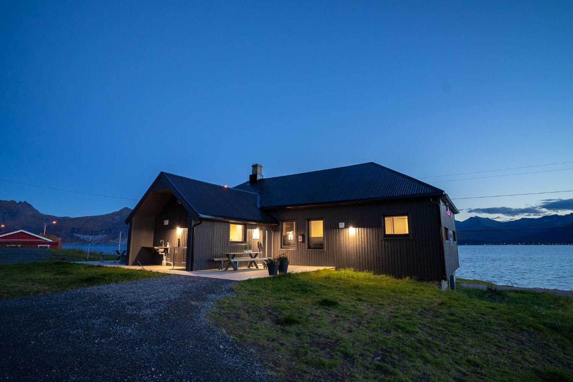 Bedehuset Basecamp Senja Hotel Skaland Exterior photo